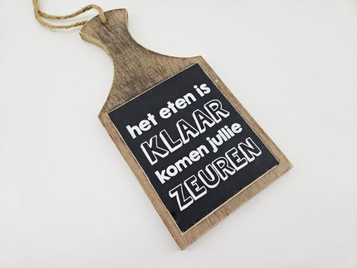 Tekst plank: Het eten is klaar komen jullie zeuren (black)